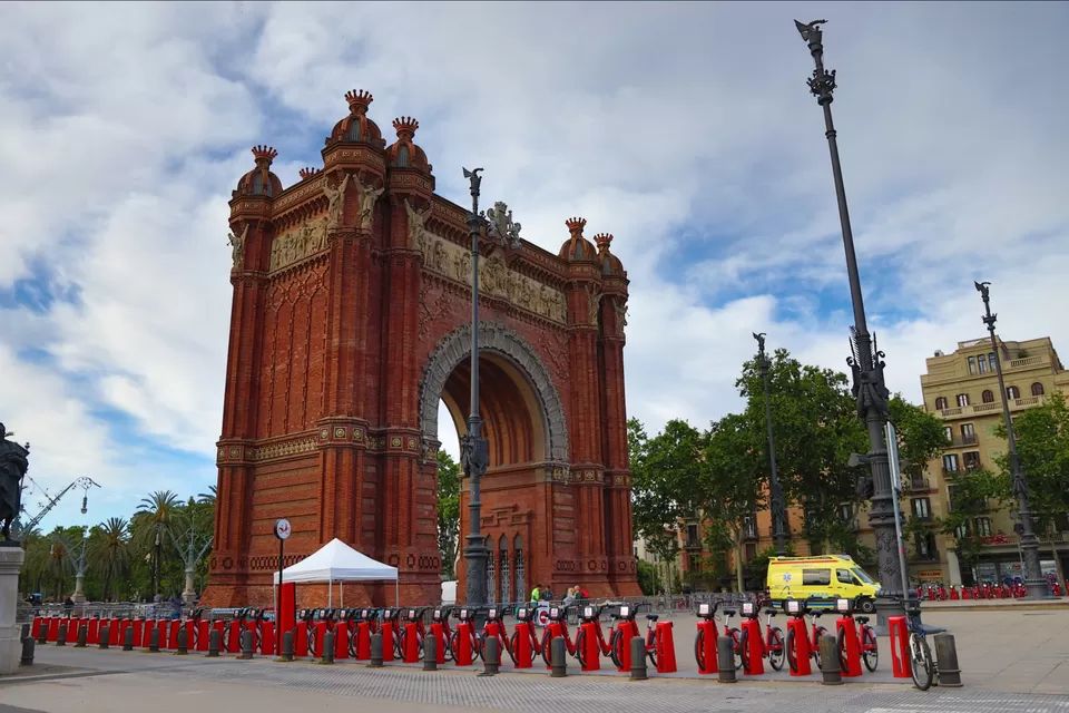 Photo of Arco de Triunfo de Barcelona, Passeig de Lluís Companys, Barcelona, Spain by Arijit Mullick