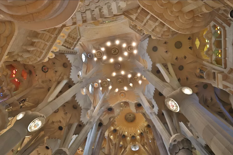 Photo of La Sagrada Familia, Carrer de Mallorca, Barcelona, Spain by Arijit Mullick