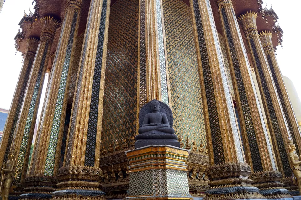 Photo of The Emerald Buddha Temple (Wat Phrakaew), Na Phra Lan Road, Phra Nakhon, Bangkok 10200, Thailand by Apoorv Kumar