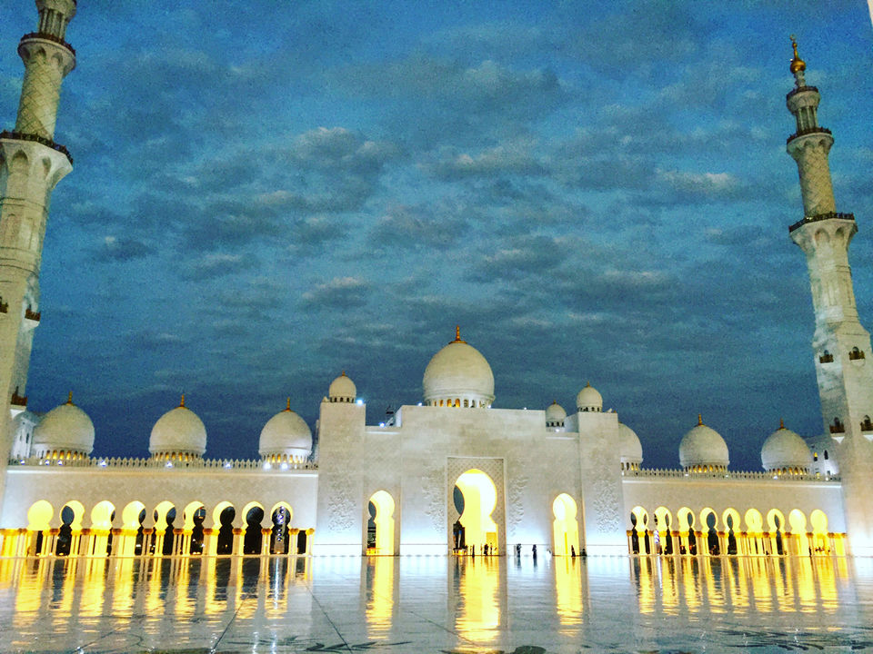 Photo of Sheikh Zayed Mosque - Abu Dhabi - United Arab Emirates by Hiphipholiday