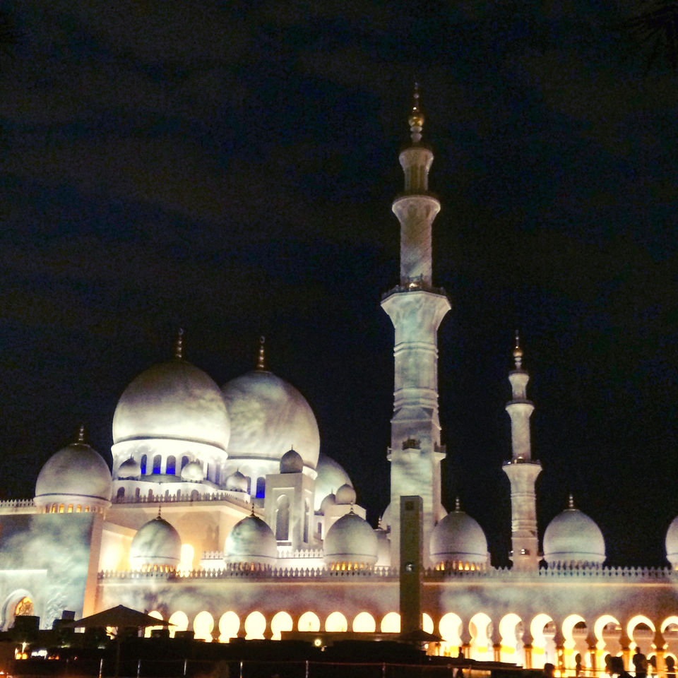 Photo of Sheikh Zayed Mosque - Abu Dhabi - United Arab Emirates by Hiphipholiday
