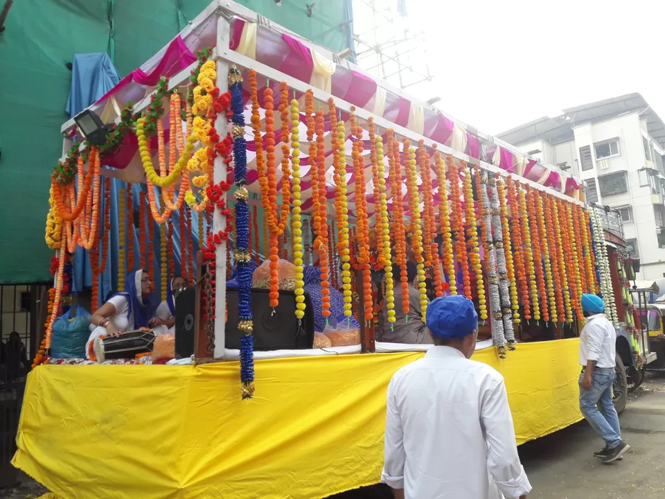 Photo of चलता हुआ गुरुद्वारा साहिब, शहर में भ्रमण करके गुरू पुरब मनाना तथा नगर कीर्तन by Rajwinder Kaur