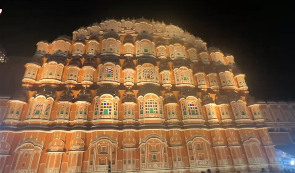Photo of 365 खिड़कियों वाला गुलाबी शहर जयपुर की शान हवा महल क्यों इतना खास है? by Rajwinder Kaur
