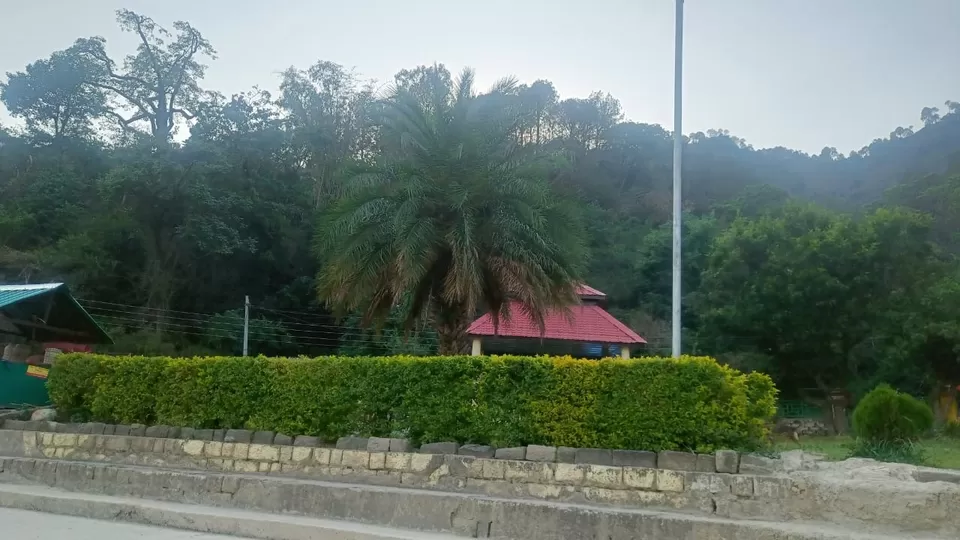 Photo of हिमाचल की पहाड़ियों में खूबसूरत झील के इधर उधर बसा रिवालसर by Rajwinder Kaur