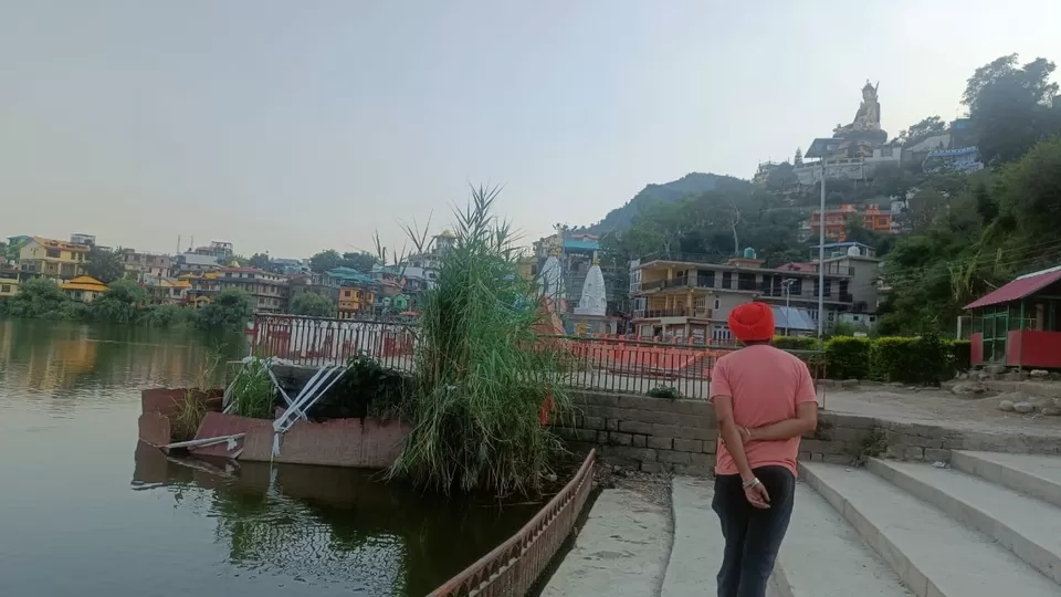 Photo of हिमाचल की पहाड़ियों में खूबसूरत झील के इधर उधर बसा रिवालसर by Rajwinder Kaur