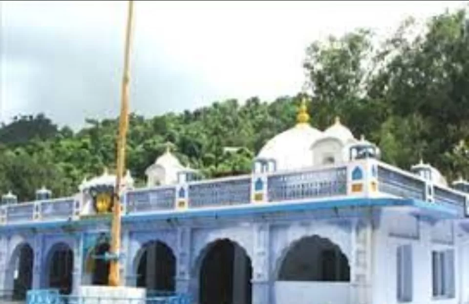 Photo of हिमाचल की पहाड़ियों में खूबसूरत झील के इधर उधर बसा रिवालसर by Rajwinder Kaur