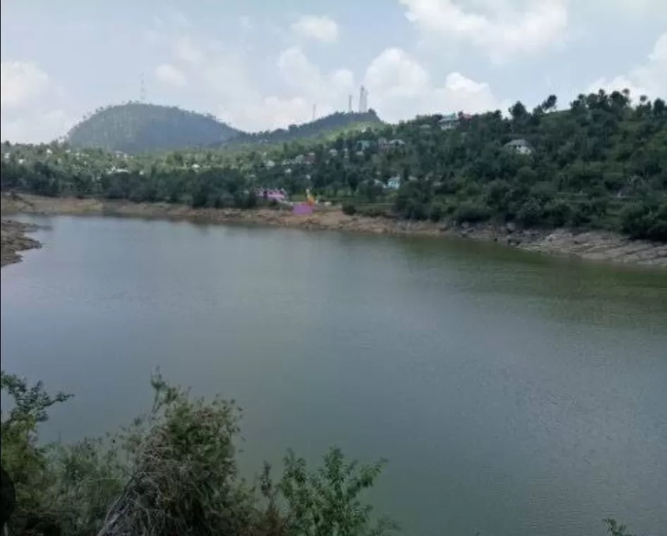 Photo of हिमाचल की पहाड़ियों में खूबसूरत झील के इधर उधर बसा रिवालसर by Rajwinder Kaur