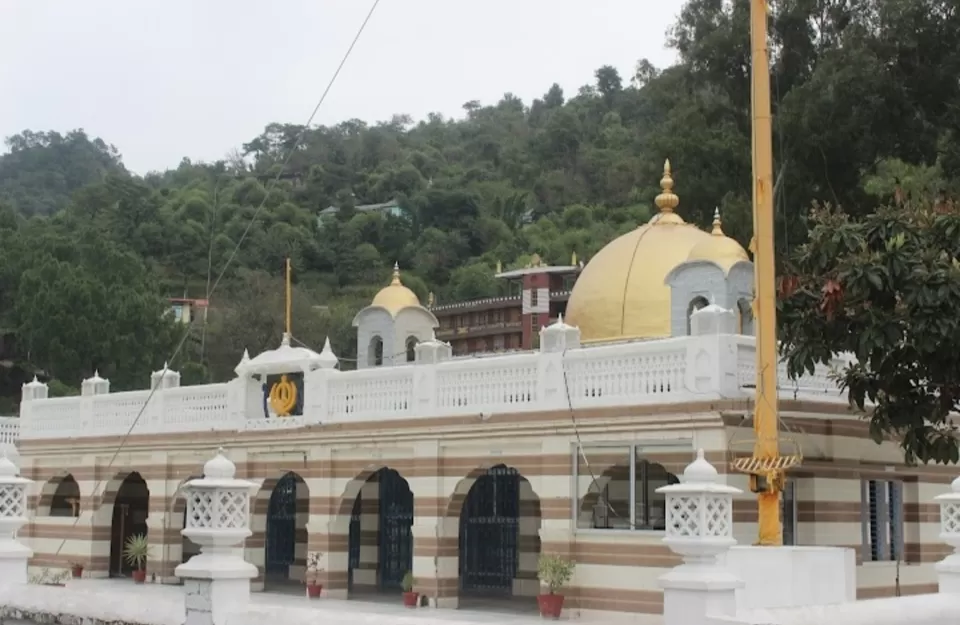 Photo of हिमाचल की पहाड़ियों में खूबसूरत झील के इधर उधर बसा रिवालसर by Rajwinder Kaur