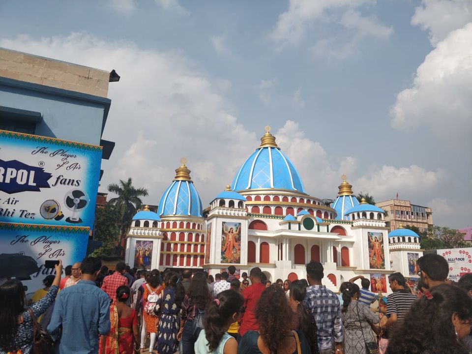 Photo of 8 Reasons Why you should strictly not travel to Kolkata during Durga Pujo!!! 2/24 by Wanderlust_Dr
