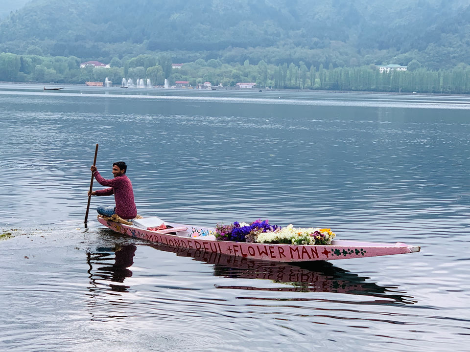 Photo of Dal Lake, Srinagar by Chetna Dineshan