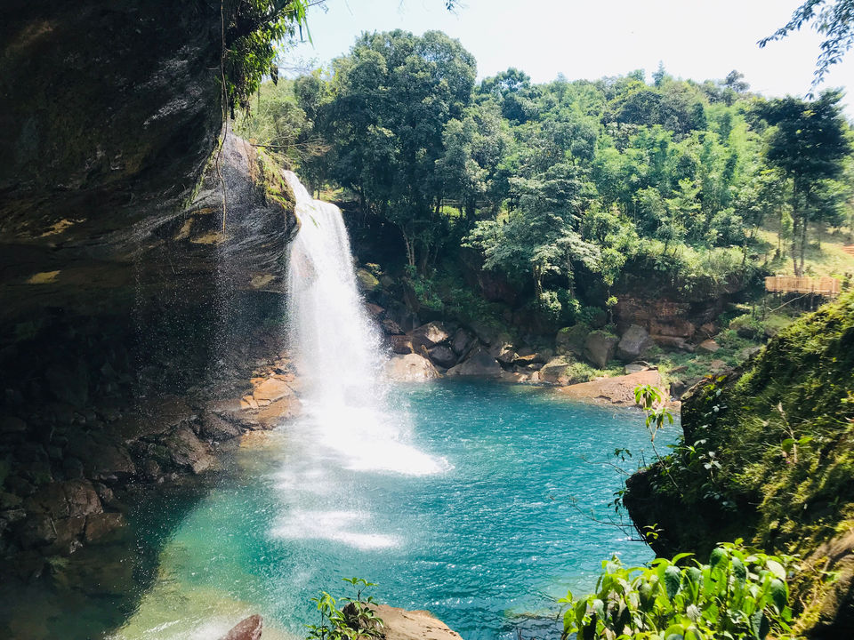 Photo of Krang Shuri Waterfall, Meghalaya, India by Nagi Reddy Kaipu