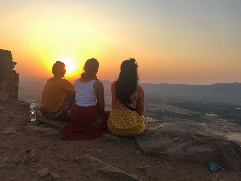 Photo of Savitri Temple Trail, Pushkar, Rajasthan, India by Flexcia
