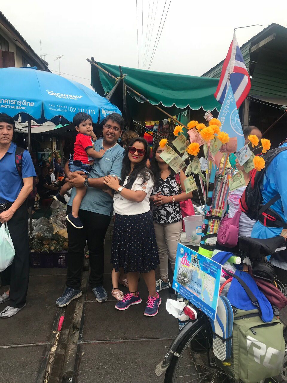 Photo of Mae Klong Railway Market, Mae Klong, Mueang Samut Songkhram District, Samut Songkhram, Thailand by Himanshu Garg