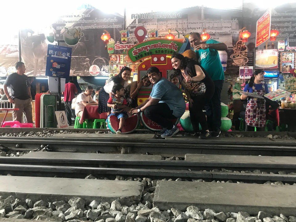 Photo of Mae Klong Railway Market, Mae Klong, Mueang Samut Songkhram District, Samut Songkhram, Thailand by Himanshu Garg