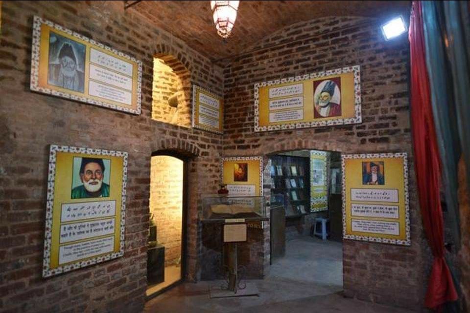 Photo of मिर्जा ग़ालिब से एक मुलाकात (Ghalib Ki Haveli - बल्लीमारान की तफ़रीह) by Kapil Kumar