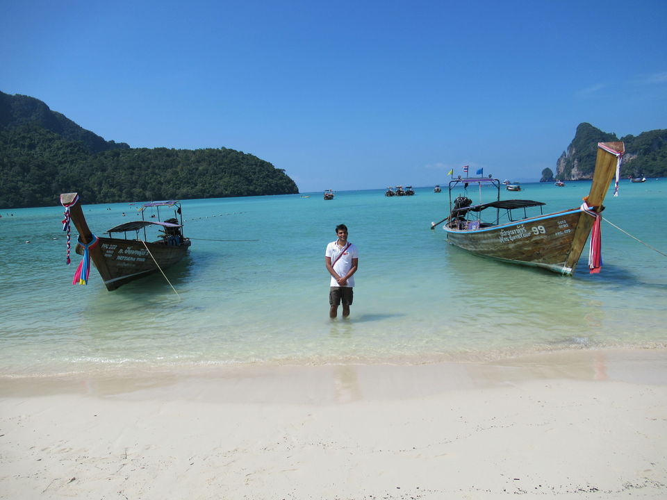 Photo of Ladies & Gentleman.. Thailand Diaries.! by Aju Thottungal