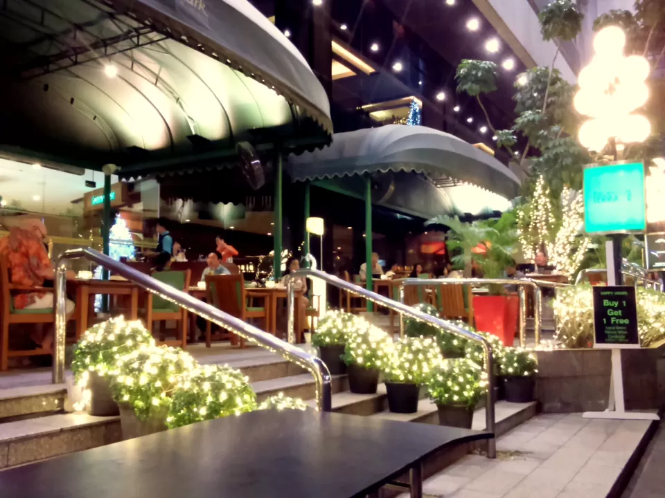 Photo of Sukhumvit Road, Sukhumvit Rd, Krung Thep Maha Nakhon, Thailand by Shreya Banerjee