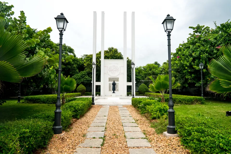 Photo of French War memorial, Mahe de Labourdonnais Street, White Town, Puducherry, India by Ashwin Kumar K S