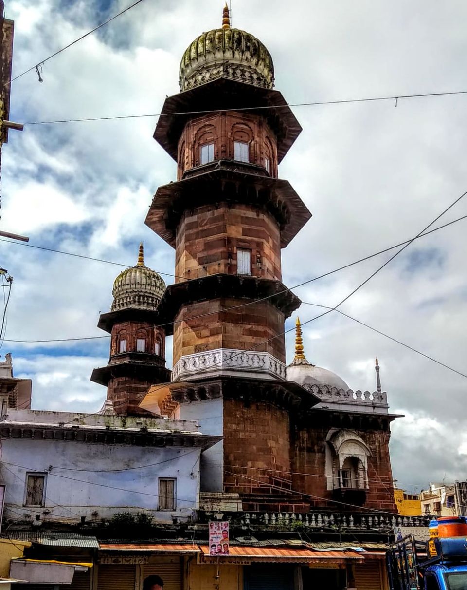 Photo of Jama Masjid, Peer Gate Area, Bhopal, Madhya Pradesh, India by Family On Wheels