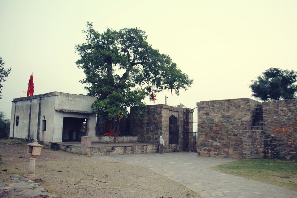 Photo of Bhangarh, Rajasthan, India by DJ Yadav