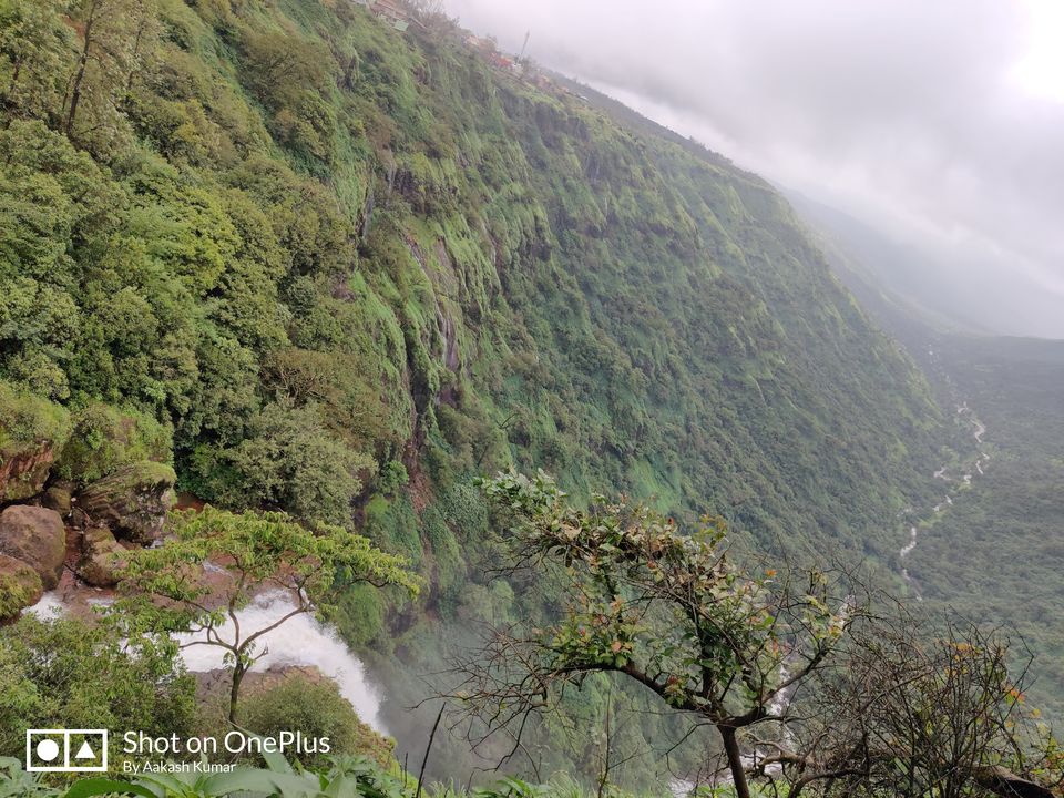Photo of Lingmala Waterfall Point, Bhekavali, Maharashtra, India by Aakash Kumar