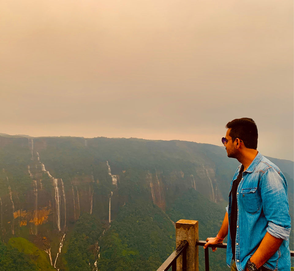 Photo of Nohkalikai Falls View point, Nohkalikai Road, Cherrapunjee, Meghalaya, India by travelknotfastners