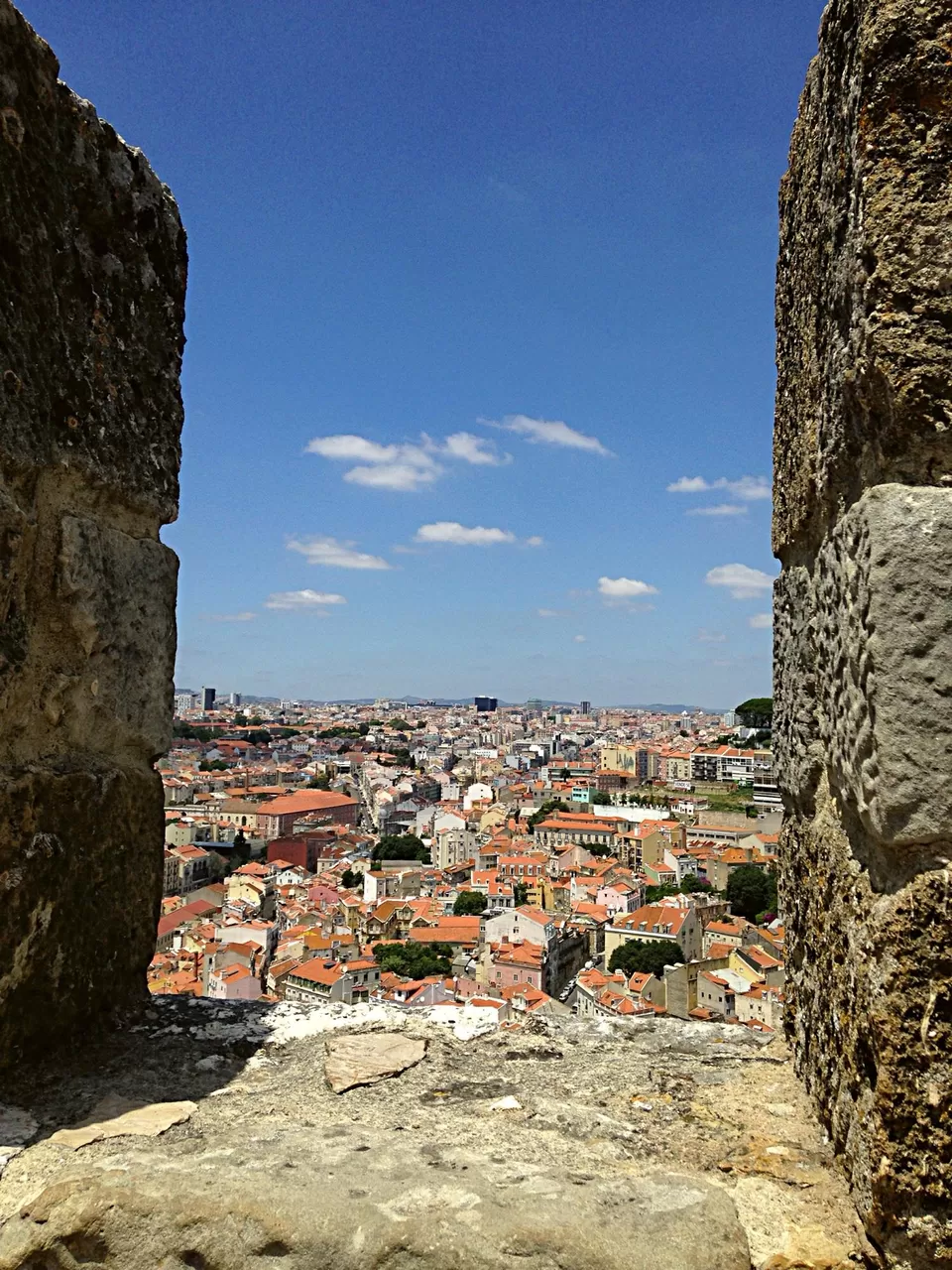 Photo of São Jorge Castle, Rua de Santa Cruz do Castelo, Lisbon, Portugal by Sonam