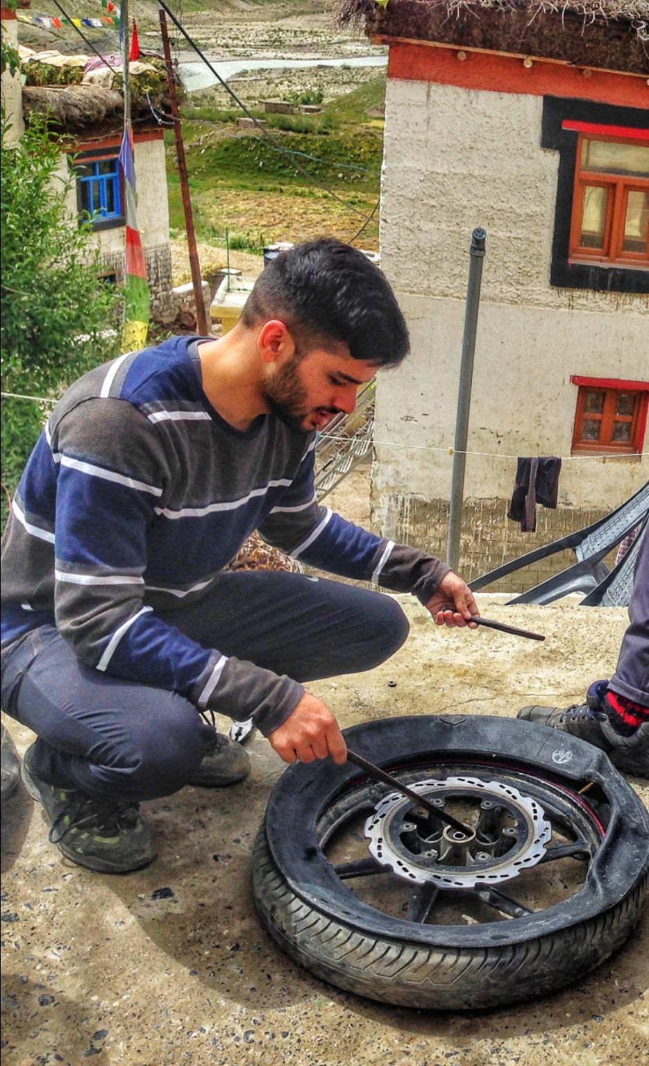 Photo of Spiti Pin valley bike tire puncture #travelfails by Akhil Pathania
