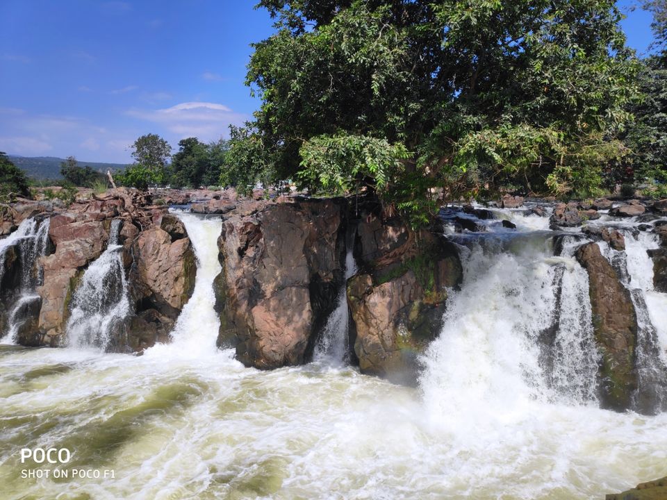 Photo of Hogenakkal Waterfalls, Hogenakkal, Karnataka, India by Ram P