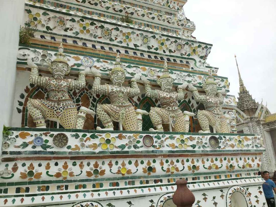 Photo of Wat Arun, Thanon Wang Doem, Wat Arun, Bangkok Yai, Bangkok, Thailand by Bitesoftravelbug