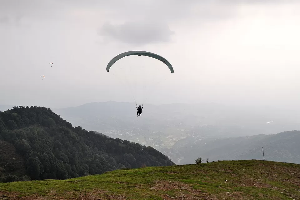 Photo of बीर बिलिंग पैराग्लाइडिंग, Bir, Himachal Pradesh, India by Manglam Bhaarat