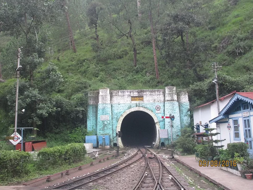 Photo of बरोग, road, Barog, Himachal Pradesh, India by Manglam Bhaarat