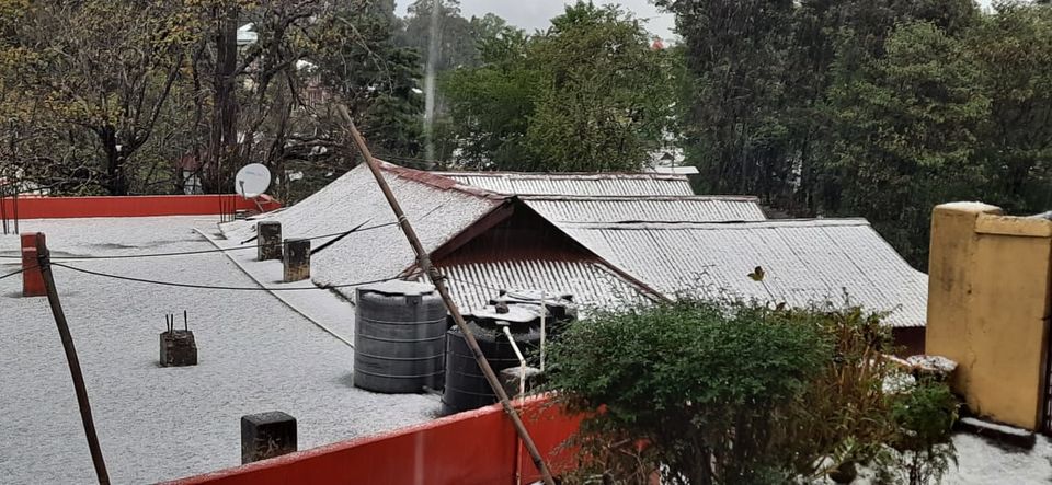 Photo of बीती शाम हुई बर्फ़बारी से शिलॉन्ग बना क्रिसमस पॉइंट, देखें तस्वीरें 4/6 by Manglam Bhaarat