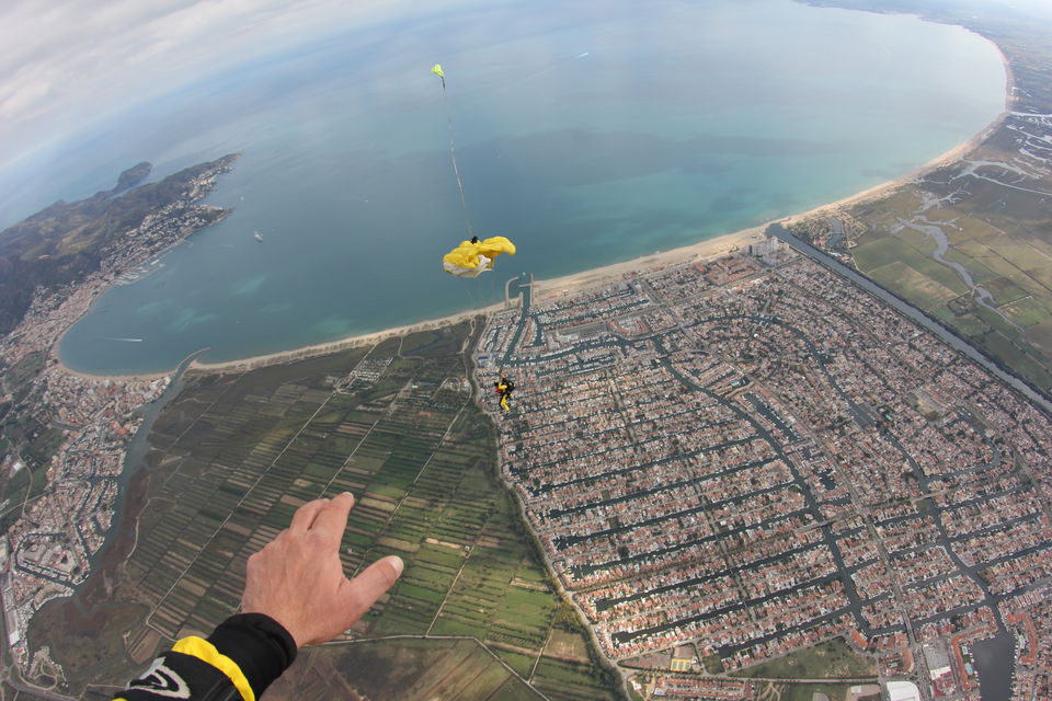 Photo of World's Best Sky Diving Experience in Spain | 16000 Ft 1/1 by Pooja Daruka