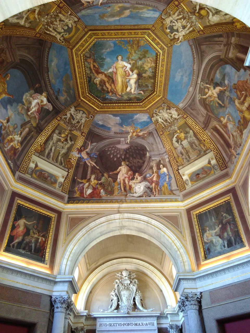 Photo of Inside the Most Beautiful Church In World - St. Peter's Basilica 1/15 by Pratik Goel