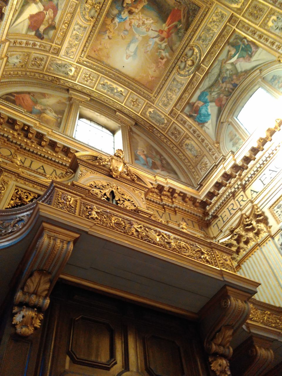 Photo of Inside the Most Beautiful Church In World - St. Peter's Basilica 15/15 by Pratik Goel