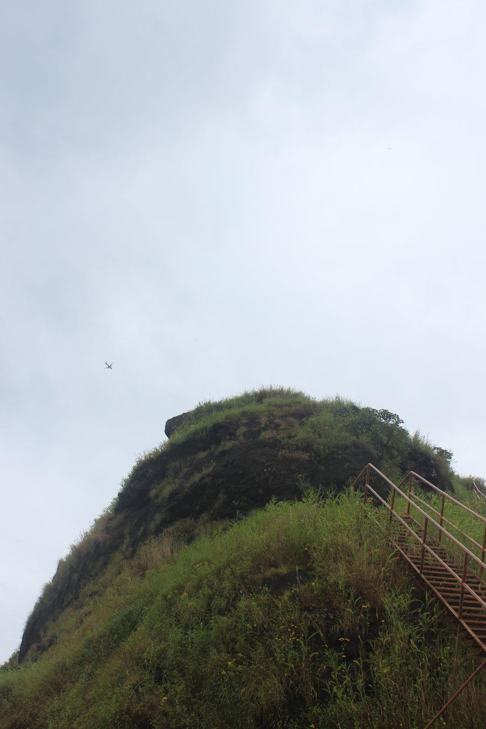 Photo of A trek date with my mom to Sondai Fort! 1/4 by Naini Shah (DateWithMountains)