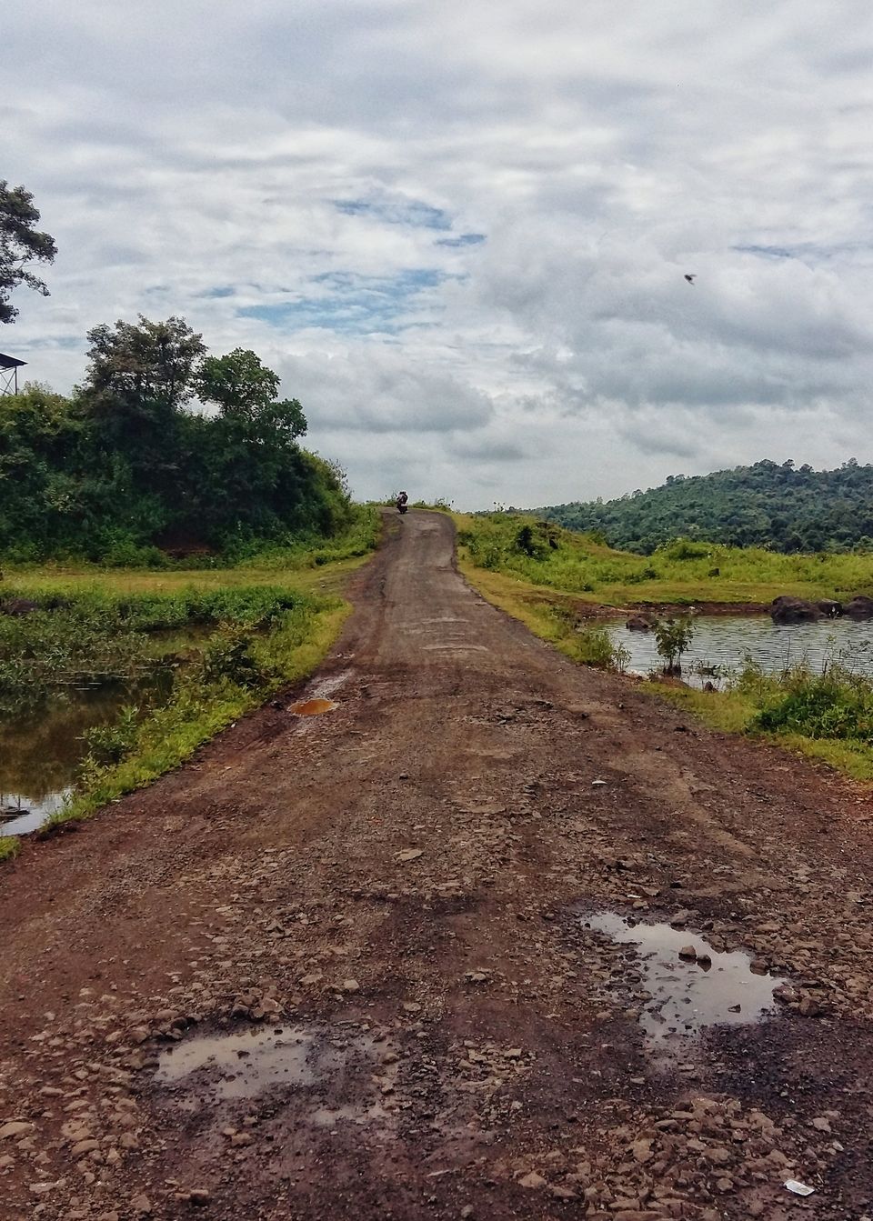 Photo of A trek date with my mom to Sondai Fort! 3/4 by Naini Shah (DateWithMountains)