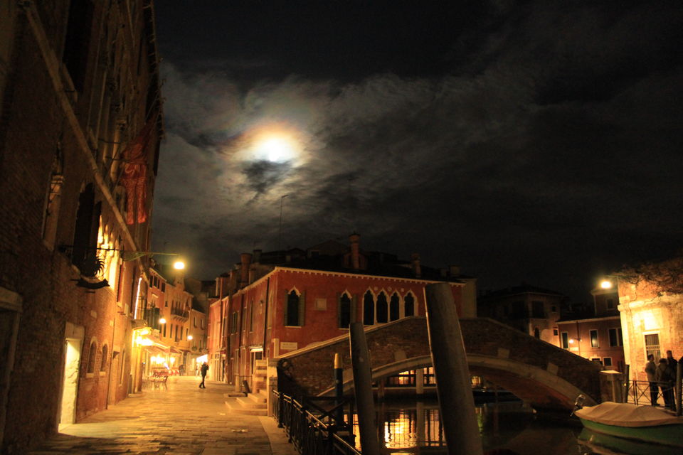Photo of How to explore Venice on foot. by Lalitha Priyadharshini