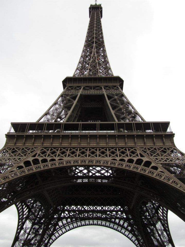 Photo of Eiffel Tower, Avenue Anatole France, Paris, France by Aanchal Karnwal
