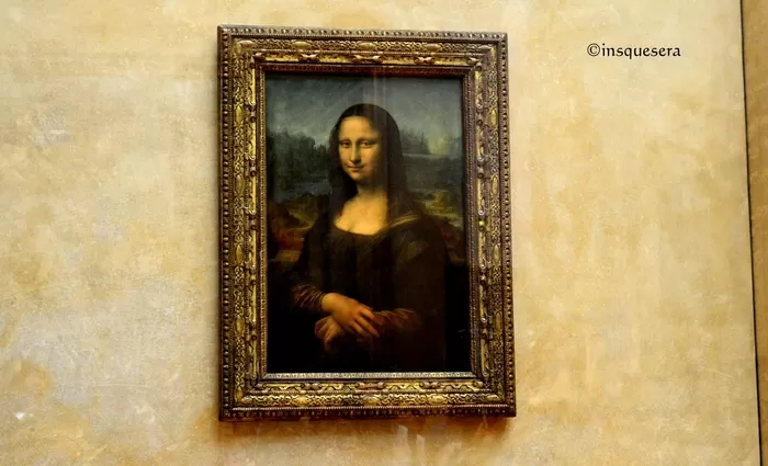Photo of Louvre Museum, Rue de Rivoli, Paris, France by Indu Wary
