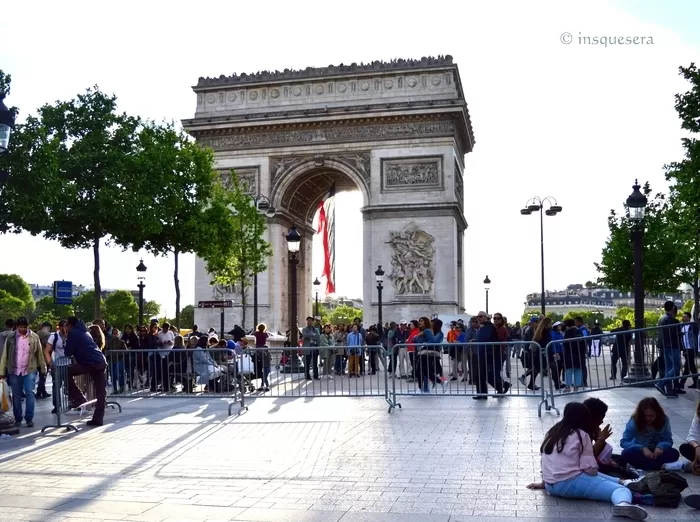Photo of Arc de Triomphe, Paris, France by Indu Wary