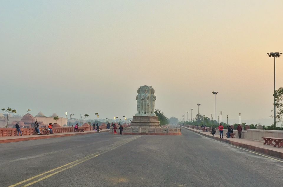 Photo of Gomti Nagar Extention Road, Vikaskhand 5, Gwari Village, Vikas Khand, Gomti Nagar, Lucknow, Uttar Pradesh, India by kalaivani kannaiyan
