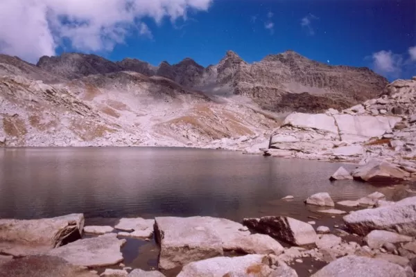 Photo of Chanderkup Dal, Piura Dhar, Himachal Pradesh, India by Pritha Puri