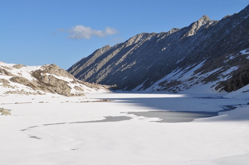 Photo of Kali Dal Lake, Theka Dhar Chala, Himachal Pradesh, India by Pritha Puri