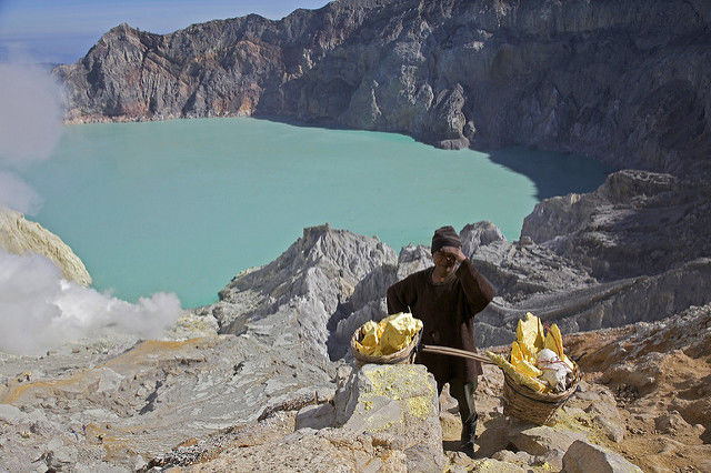 Photo of This August, Ditch The Beaches And Head To This Kaleidoscopic Volcanic Lake In Indonesia Instead by Pritha Puri