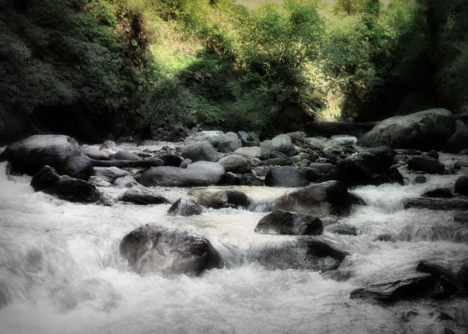 Photo of At 17,000ft, This Himalayan Trek Will Take You To Shimmering Glacial Lakes by Amrita