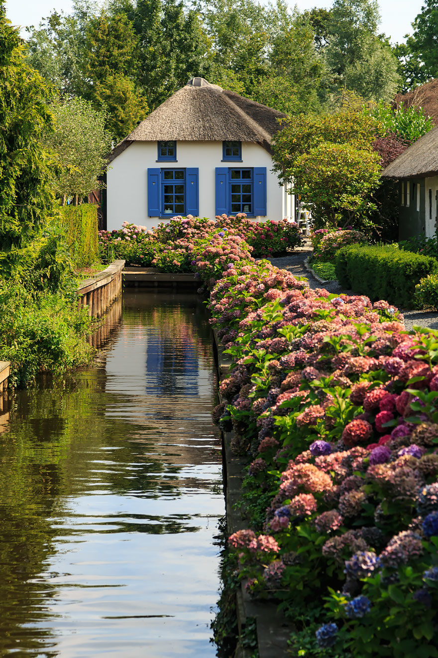 Photo of Villagers In This Gorgeous Dutch Village Without Roads Are Living Your Dream Life 5/8 by Gunjan Upreti