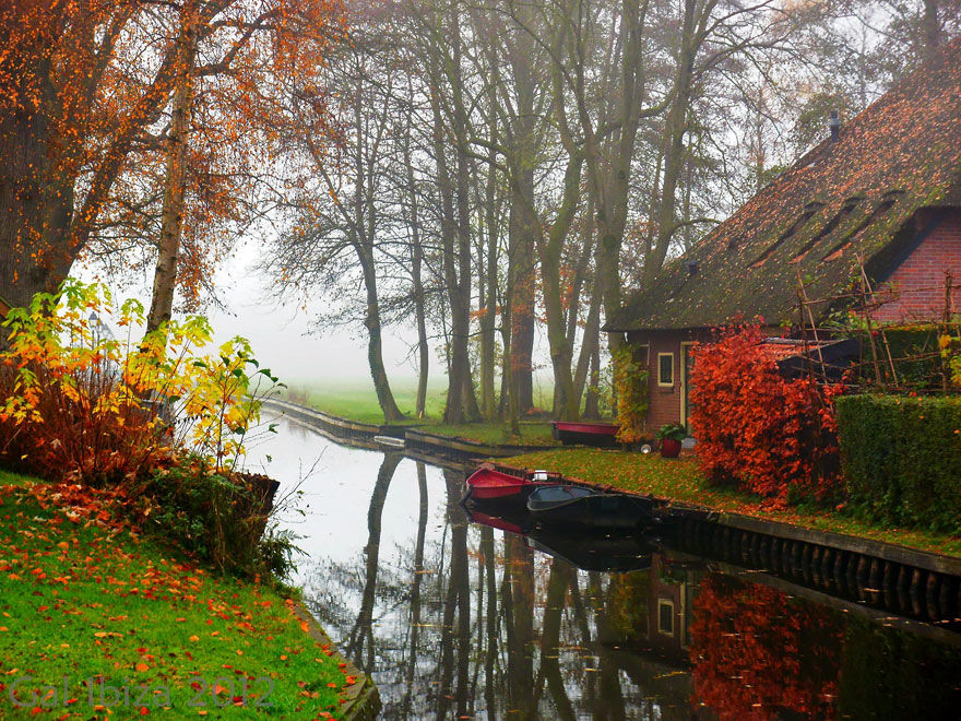 Photo of Villagers In This Gorgeous Dutch Village Without Roads Are Living Your Dream Life 8/8 by Gunjan Upreti