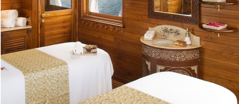 Photo of This Floating Spa In The Middle Of A Lake Is 100% Unlike Any Place You've Ever Been by Gunjan Upreti